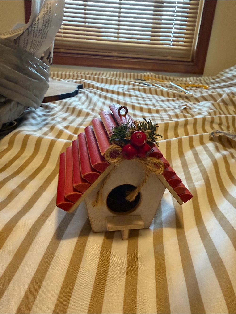 Rustic Red Roof Holiday Birdhouse Décor